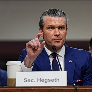 «Χέγκσεθ, είσαι εγκληματίας πολέμου» – Ακτιβιστής διέκοψε την ακρόαση του υπουργού Άμυνας