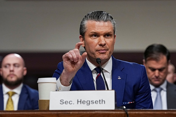 Λευκός Οίκος: Συζητάμε με το Κογκρέσο εξουσιοδότηση για τον πόλεμο – Ο Τραμπ απειλεί με απόσυρση στρατιωτών από Ιταλία-Ισπανία