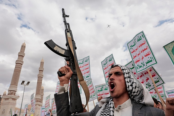 Χούθι: Απειλούν να κλείσουν το Στενό αλ-Μαντέμπ αν ο Τραμπ «συνεχίζει να παρεμποδίζει την ειρήνη»