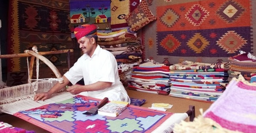 Ινδία: Δασμοί και πόλεμος απειλούν τον στόχο των 100 δισ. δολ. για τις εξαγωγές ενδυμάτων