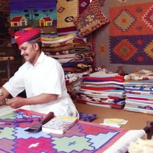 Ινδία: Δασμοί και πόλεμος απειλούν τον στόχο των 100 δισ. δολ. για τις εξαγωγές ενδυμάτων