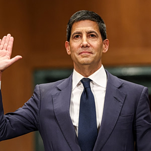 Κέβιν Γουόρς: Δεν έκανα ποτέ συμφωνία με τον Τραμπ για μείωση των επιτοκίων