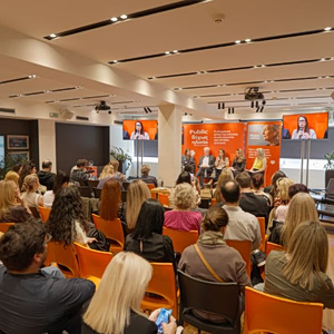 Public: Νέα προσέγγιση στο λιανεμπόριο της δημογραφικής αλλαγής