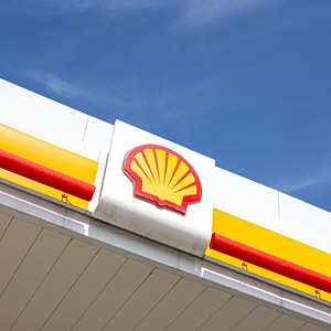 Shell: Κοντά στην πώληση 600 πρατηρίων στη Adnoc του Αμπού Ντάμπι