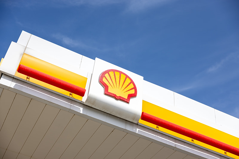 Shell: Κοντά στην πώληση 600 πρατηρίων στη Adnoc του Αμπού Ντάμπι
