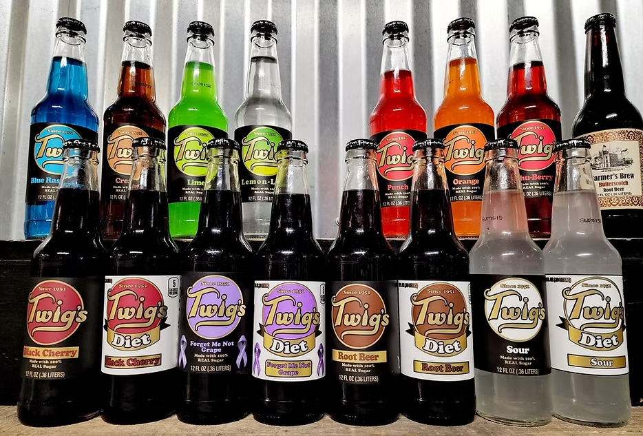 Twig’s Beverage: Η εταιρεία που για 75 χρόνια επιμένει στις επιστρεφόμενες γυάλινες φιάλες