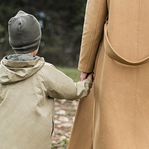Νταντάδες γειτονιάς: Πότε ανοίγει η πλατφόρμα – Έως 500 ευρώ για κάθε μητέρα
