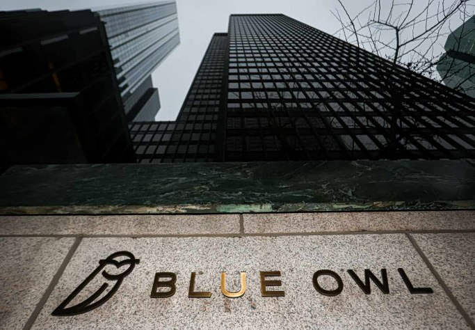 Moody’s: Υποβάθμισε σε αρνητικές τις προοπτικές του Blue Owl Fund