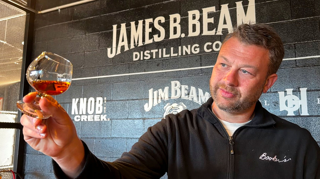 Μπέρμπον: Μείωση ζήτησης, οι δασμοί δε βοηθούν – Τα αποστακτήρια επεκτείνονται