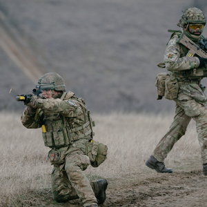 Βρετανία: Γιατί οι νέοι στρέφονται στον στρατό