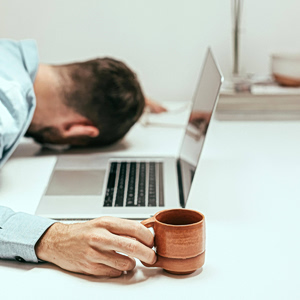 Εργασία: Σχεδόν 1 στους 2 άνδρες έχει βιώσει στρες, άγχος ή burnout το τελευταίο έτος