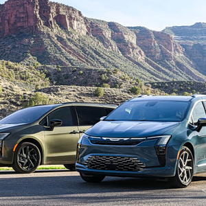 Chrysler: Το παλιό αμερικανικό είδωλο πουλά πλέον μόνο ένα… μίνιβαν