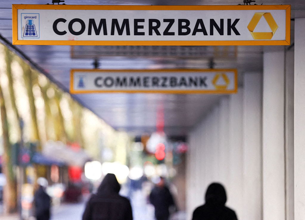 Commerzbank: Προσπάθεια Γερμανίας να βρει πιθανούς «λευκούς ιππότες»
