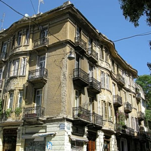 Ακίνητα: Σε «κλοιό» οι ιδιοκτήτες διατηρητέων κτιρίων