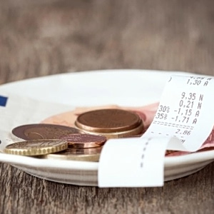 Φορολογικές δηλώσεις: Πώς θα δηλωθούν τα φιλοδωρήματα