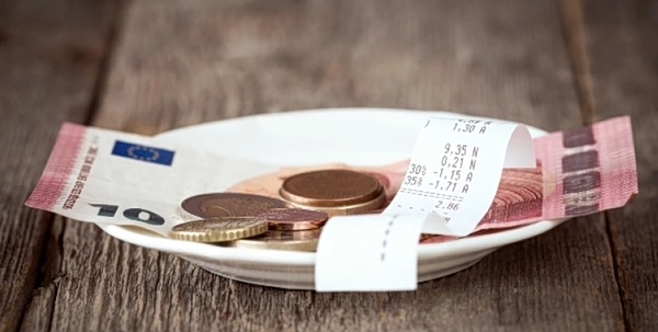 Φορολογικές δηλώσεις: Πώς θα δηλωθούν τα φιλοδωρήματα