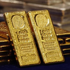 Χρυσός: Αμετάβλητες τιμές με το βλέμμα των επενδυτών στις συνομιλίες ΗΠΑ – Ιράν