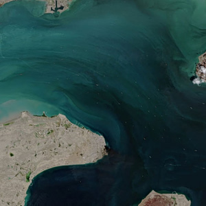 To Ιράν κλείνει ξανά τα Στενά του Ορμούζ