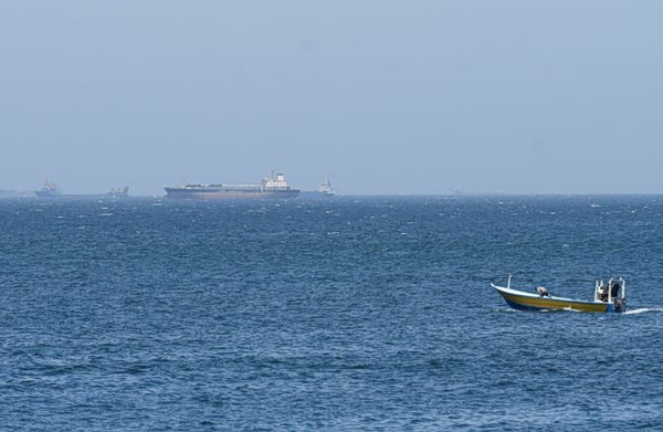Στενά του Ορμούζ: Φλέγοντα ερωτήματα για την τοποθέτηση «διοδίων»