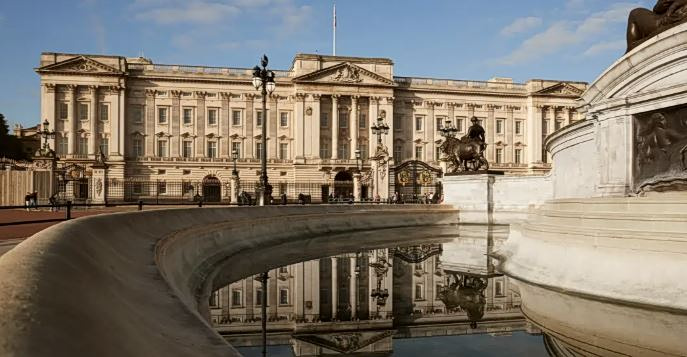 Λονδίνο: Πώς ο πόλεμος στο Ιράν «παγώνει» τα πολυτελή ξενοδοχεία και τη ζήτηση από τη Μέση Ανατολή