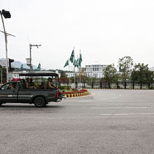 Συνομιλίες ΗΠΑ και Ιράν σε κλίμα αμοιβαίας δυσπιστίας – Αναφορές ότι έφτασε στο Πακιστάν η αμερικανική αντιπροσωπεία