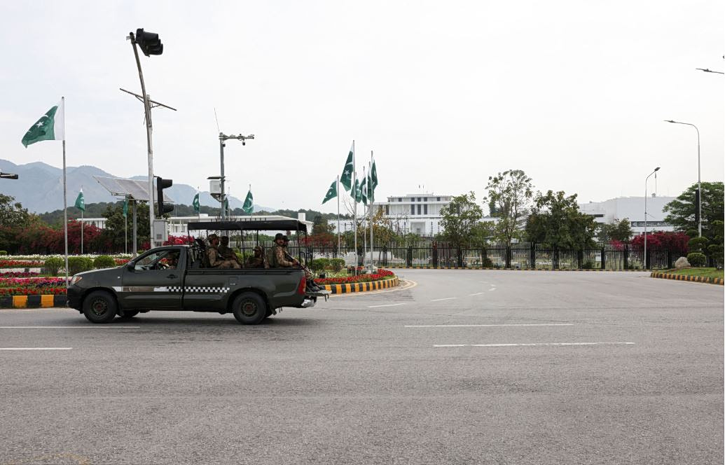 Συνομιλίες ΗΠΑ και Ιράν σε κλίμα αμοιβαίας δυσπιστίας – Αναφορές ότι έφτασε στο Πακιστάν η αμερικανική αντιπροσωπεία