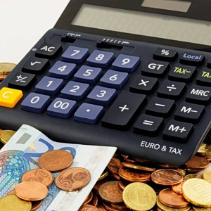 Χρέη: Πάγωμα επιτοκίων για ένα χρόνο στις ρυθμίσεις