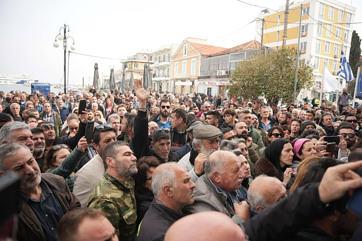 Λέσβος: Νέα κινητοποίηση κτηνοτρόφων – Απέκλεισαν το λιμάνι της Μυτιλήνης