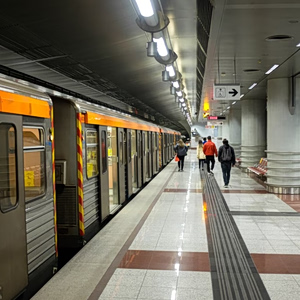 Μέσα Μεταφοράς: Πώς κινούνται σήμερα μετρό, λεωφορεία, τρόλεϊ και τραμ