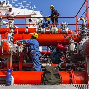 Ναυπηγική βιομηχανία: Ξεμένει από χρώματα και λιπαντικά λόγω του πολέμου