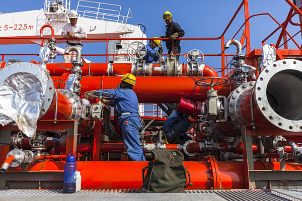 Ναυπηγική βιομηχανία: Ξεμένει από χρώματα και λιπαντικά λόγω του πολέμου