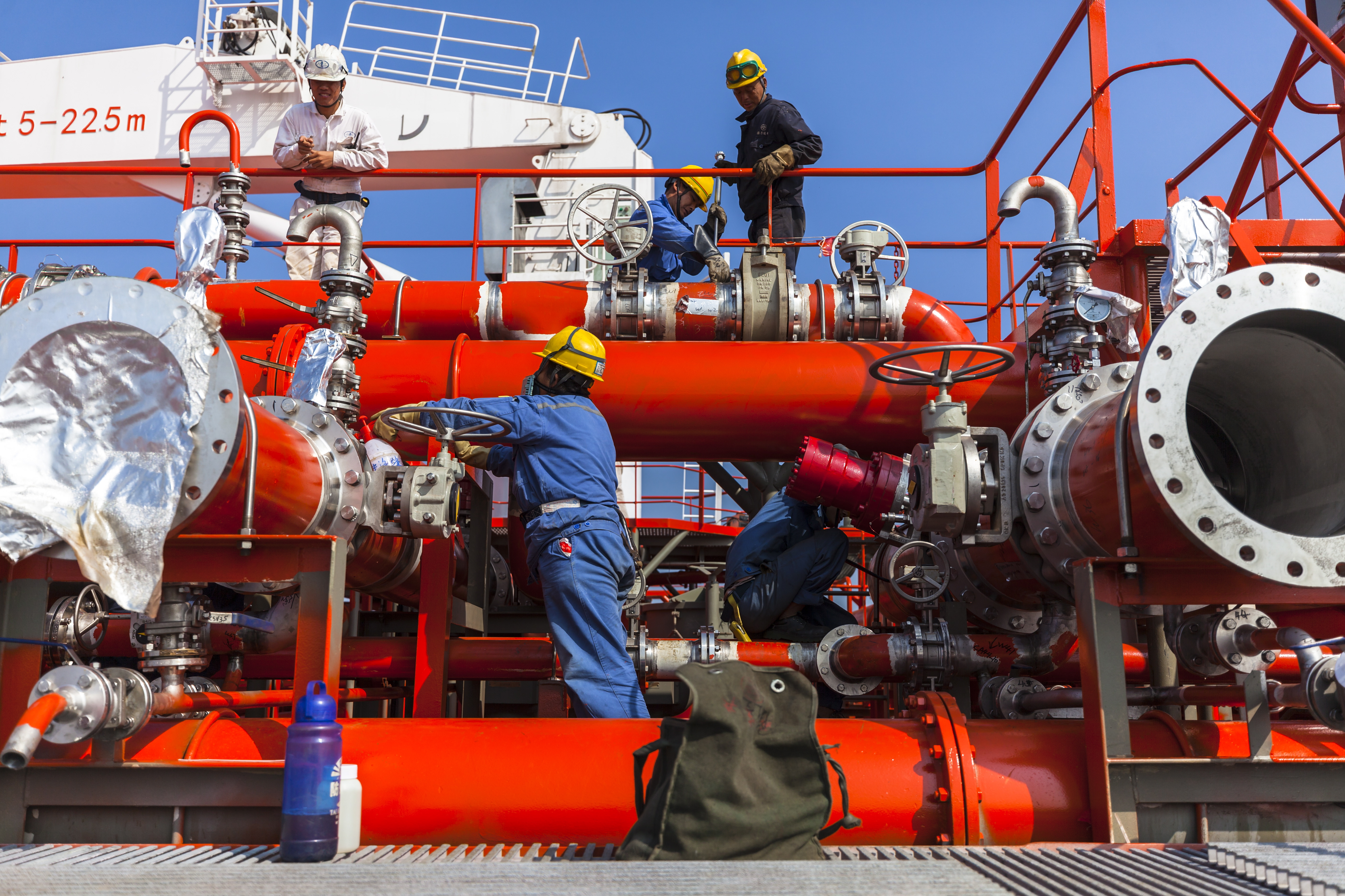 Ναυπηγική βιομηχανία: Ξεμένει από χρώματα και λιπαντικά λόγω του πολέμου