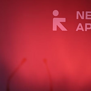 Νέα Αριστερά για επίσκεψη Μακρόν: Ο Μητσοτάκης πορεύεται για ακόμη μια φορά δουλοπρεπώς