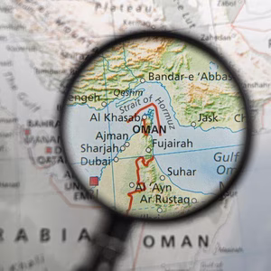 Στενά του Ορμούζ: Πώς Ελλάδα και ΕΕ διαχειρίζονται την αποκλιμάκωση της κρίσης 