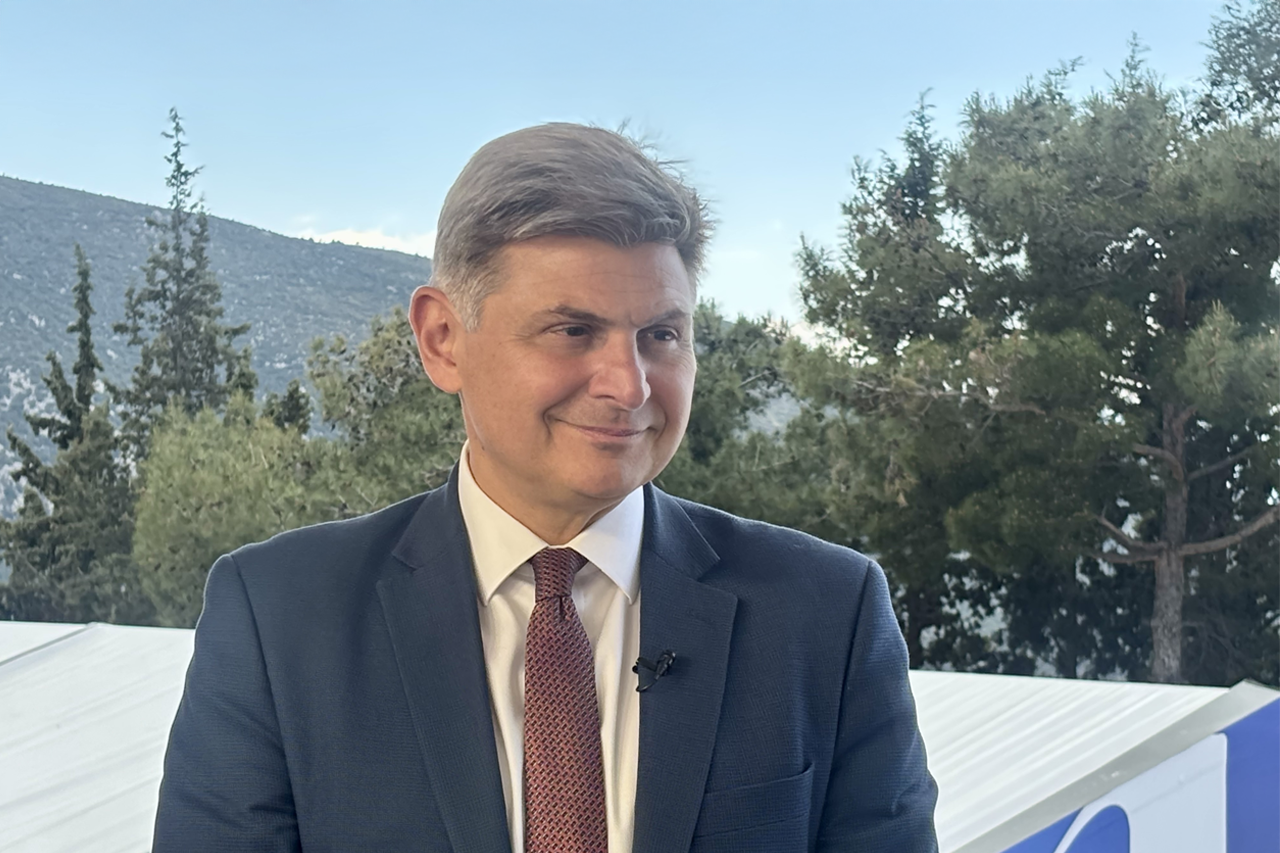 OT Delphi Economic Forum XI – Φαραντούρης: Πάταξη ακρίβειας με ρυθμιστικά, ελεγκτικά και δημοσιονομικά μέτρα