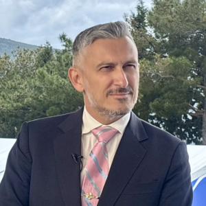 ΟΤ Delphi Economic Forum XI – Κουτσογιάννης: Η αμυντική βιομηχανία σε φάση μετεξέλιξης