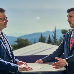 ΟΤ Delphi Economic Forum XI – Κατσιμπέρης: Από την αποζημίωση στην πρόληψη – Το στοίχημα της ασφάλισης στην εποχή της κλιματικής κρίσης