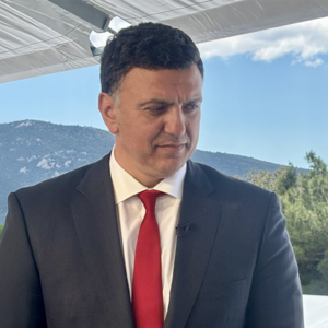 ΟΤ Delphi Economic Forum XI – Βασίλης Κικίλιας: Δίνουμε 57 εκατ. για συγκράτηση των τιμών των εισιτηρίων