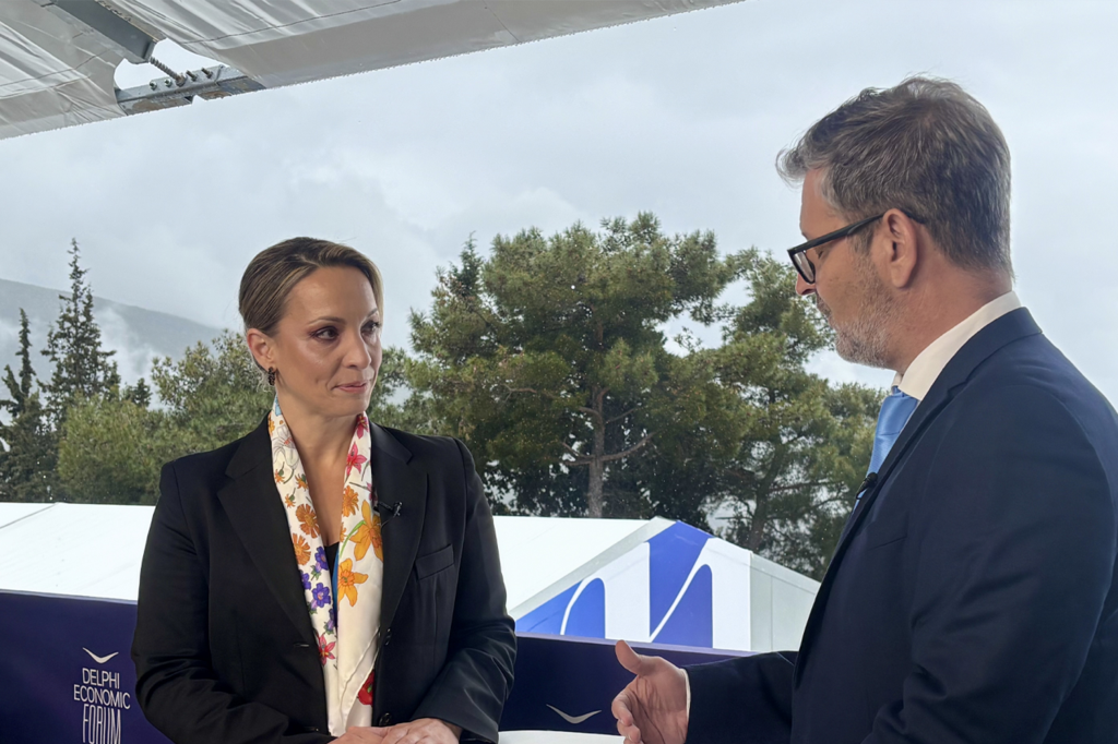 ΟΤ Delphi Economic Forum XI – Μπανίλα: Προσηλωμένες στα επενδυτικά τους σχέδια οι επιχειρήσεις