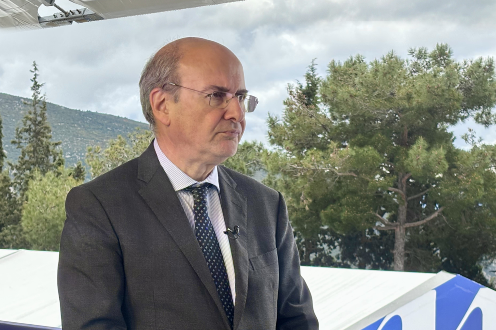 ΟΤ Delphi Economic Forum XI – Χατζηδάκης: Νέες φοροαπαλλαγές και μέτρα στήριξης τον Σεπτέμβριο 