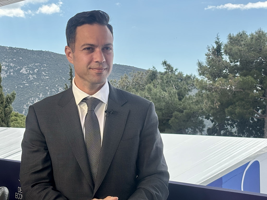 OT Delphi Economic Forum XI – Χατζής (ΠΟΞ): Στάση αναμονής τηρούν οι ξενοδόχοι – Αντέχουν οι κρατήσεις