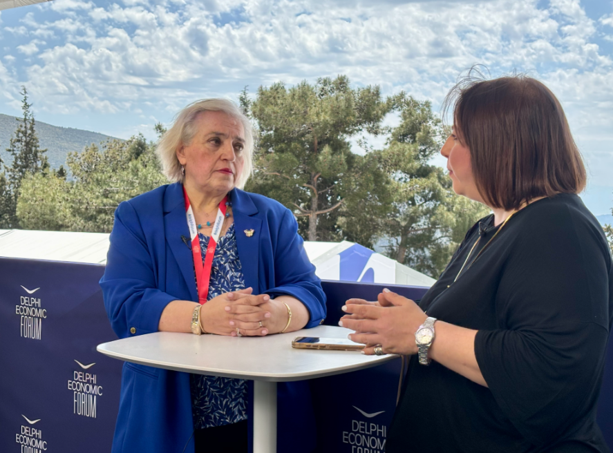 ΟΤ Delphi Economic Forum XI – Παπαδοπούλου: Η σταθερότητα «χτίζεται» σε συμμαχίες