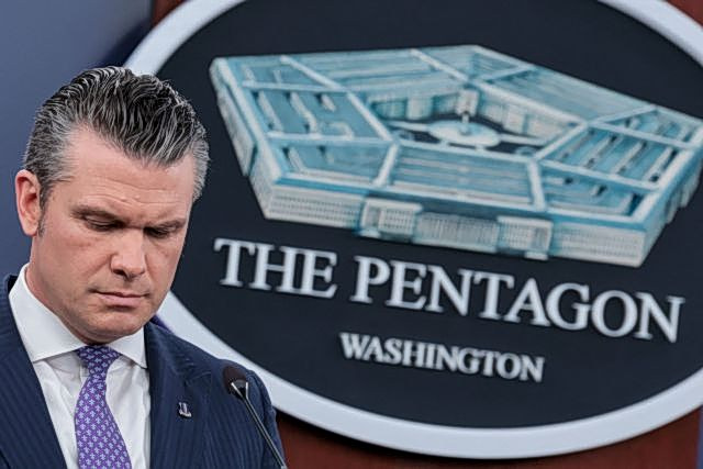 ΗΠΑ: Τι αποκαλύπτει η αποπομπή των στρατηγών εν μέσω πολέμου με το Ιράν