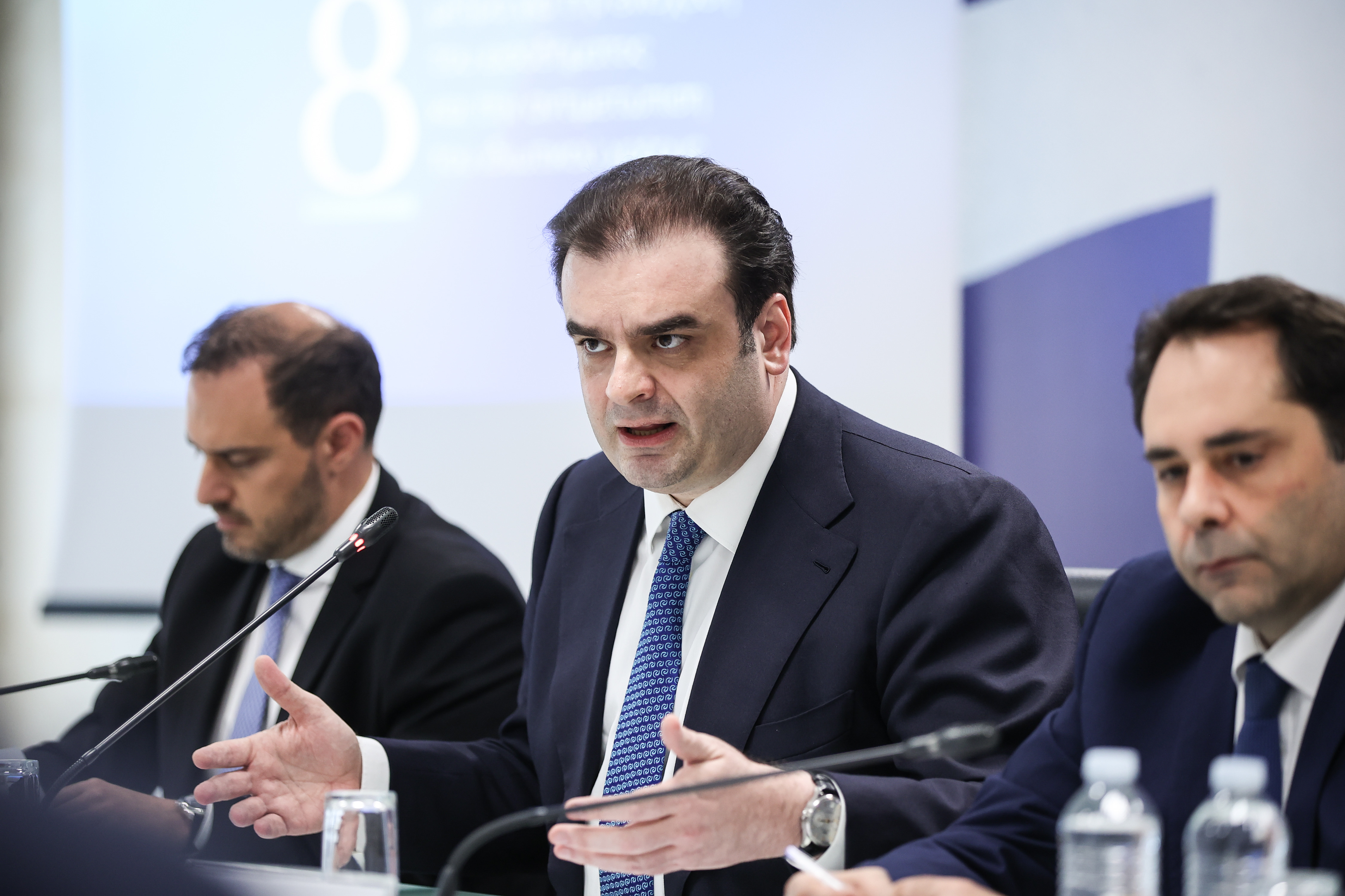 Μέτρα στήριξης: Το πακέτο των 500 εκατ. και η επιδείνωση ανάπτυξης και πληθωρισμού