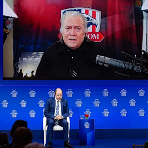 ΟΤ Delphi Economic Forum XI – Bannon: «Οι μεγάλες μάχες των επόμενων δεκαετιών θα αφορούν την ελεύθερη ναυσιπλοΐα»