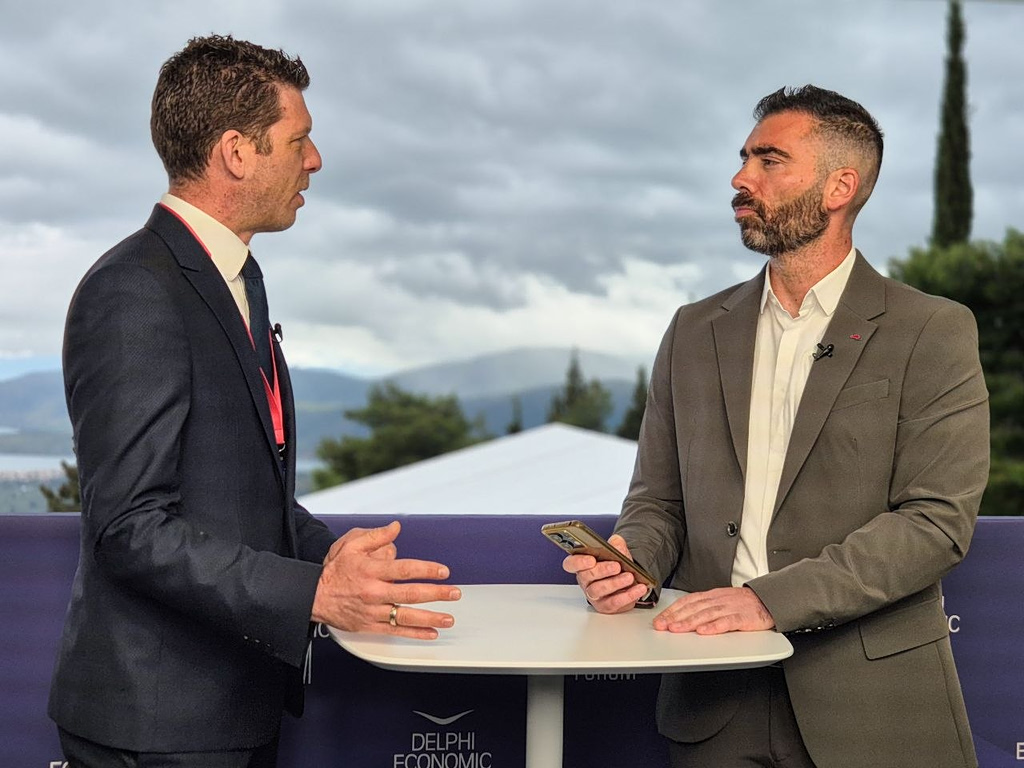 ΟΤ Delphi Economic Forum XI – Σαρτζάνα: Οι τάσεις στον τουρισμό, οι κρατήσεις και οι επιπτώσεις από τη Μέση Ανατολή