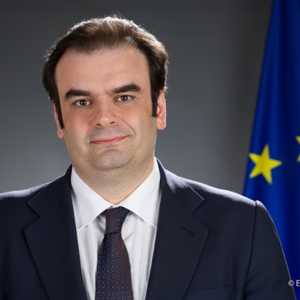 Πιερρακάκης: Δεν βρισκόμαστε ακόμη σε συνθήκες στασιμοπληθωρισμού