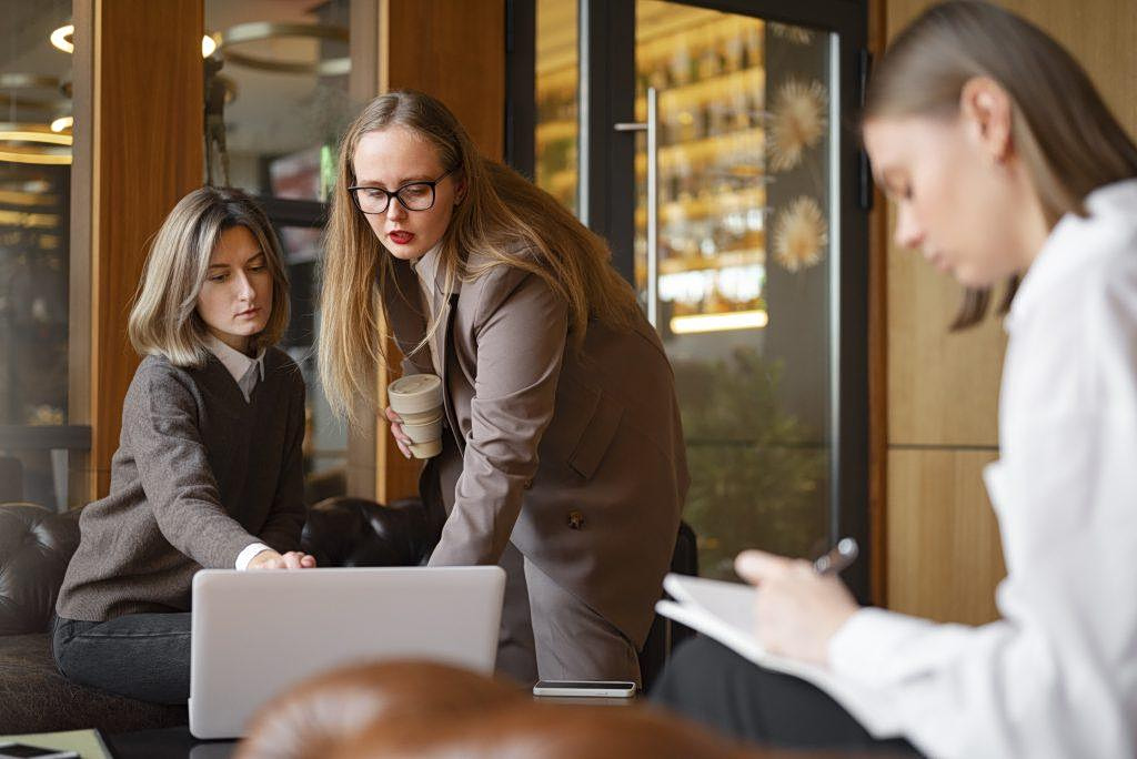 Βαρόμετρο ΒΕΘ: Τι φρενάρει τη γυναικεία επιχειρηματικότητα
