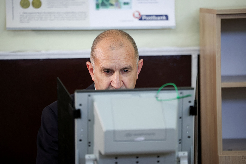 Βουλγαρία: Πρώτος ο ρωσόφιλος Ράντεφ με 37%, σύμφωνα με τα exit polls