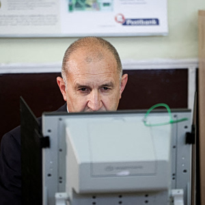 Βουλγαρία: Πρώτος ο ρωσόφιλος Ράντεφ με 37%, σύμφωνα με τα exit polls